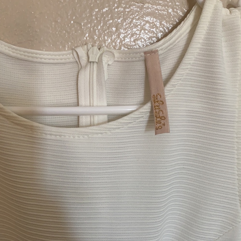 Lulus Brand - Picture 3 of 3